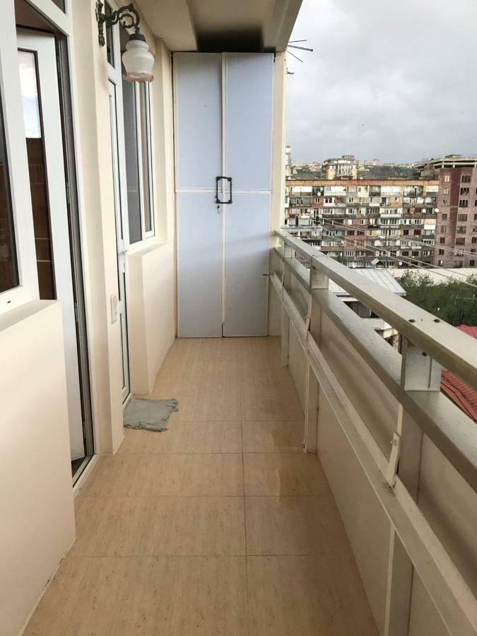Апартаменты 33 Martiros Saryan Street Ереван Экстерьер фото